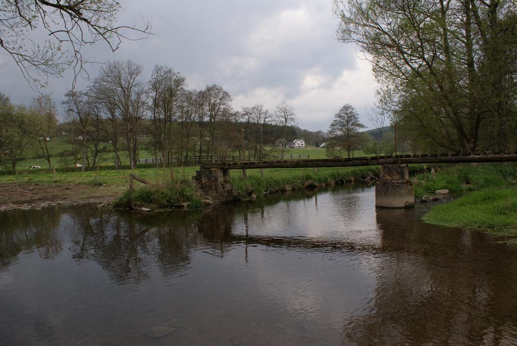 Le Gite De L Ourthe Ortheuville Номер фото